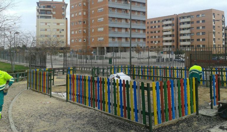 Parla cambia elementos de los parques infantiles 