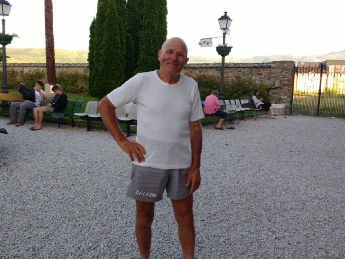 Con 72 años, a 50 km por etapa