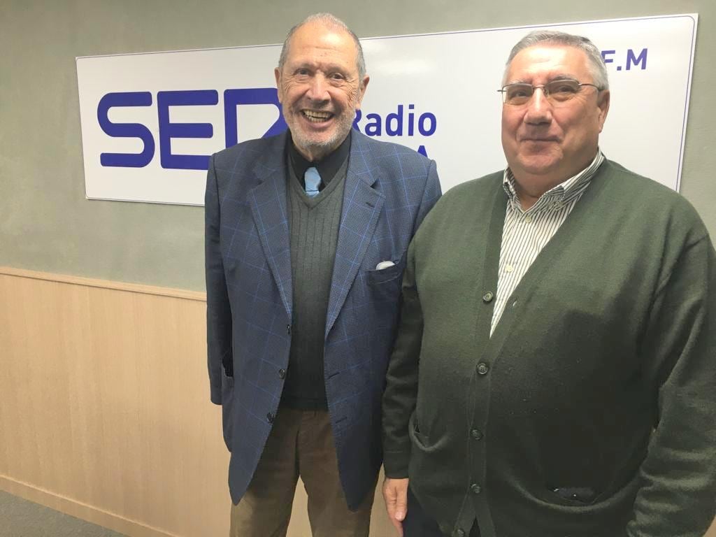 Paco Sogorb, feligrés y Pedro Martínez, cura de San José Obrero de Elda