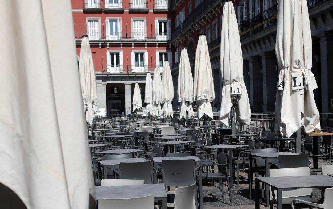 Terraza vacía un día antes de que se cierre toda la hostelería el pasado 13 de marzo de 2020