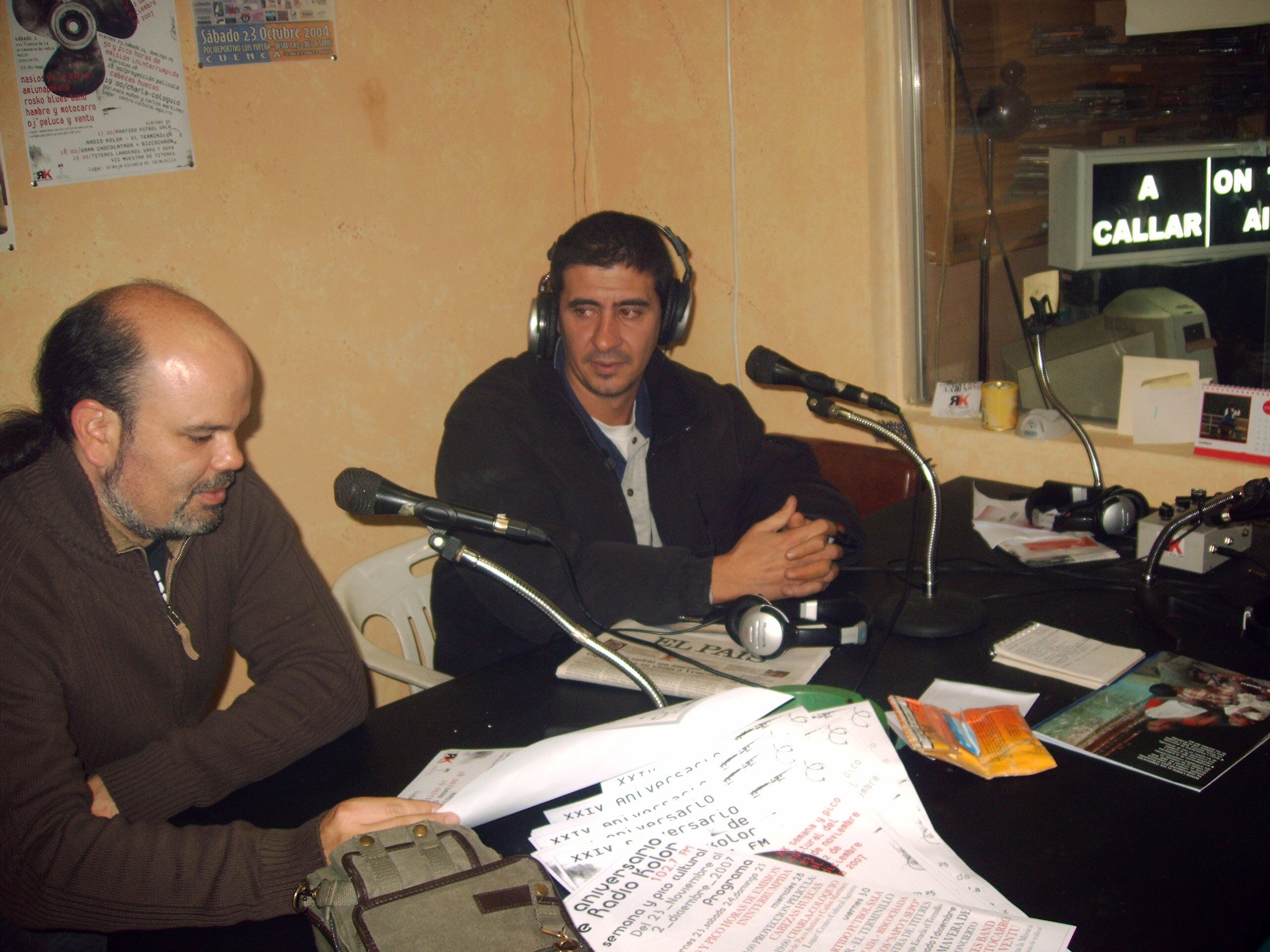 Emisiones de Radio Kolor en los estudios de Tiradores en 2007.