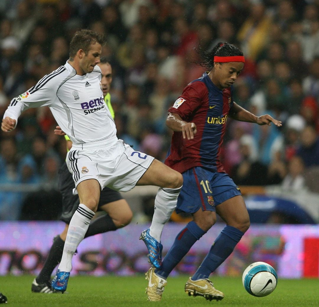 Beckham y Ronaldinho en un Real Madrid - Barça de 2007