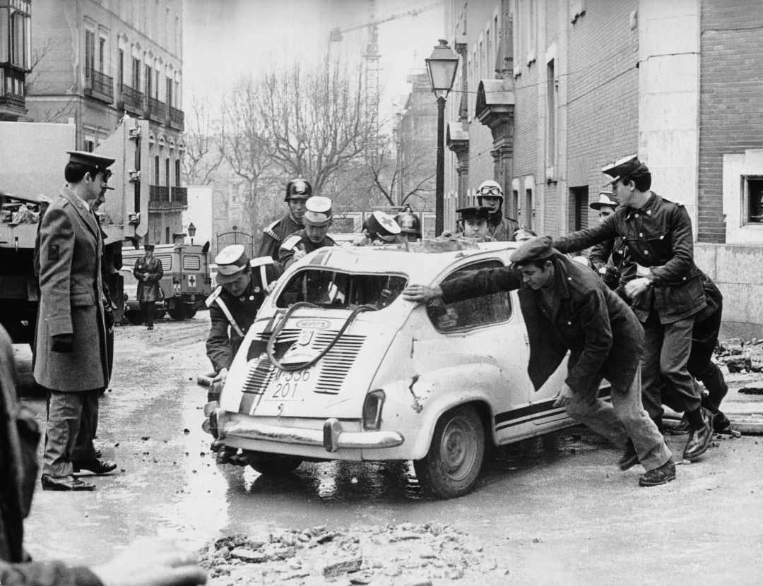 Escena de devastación tras el atentado terrorista que acabó con la vida de Carrero Blanco