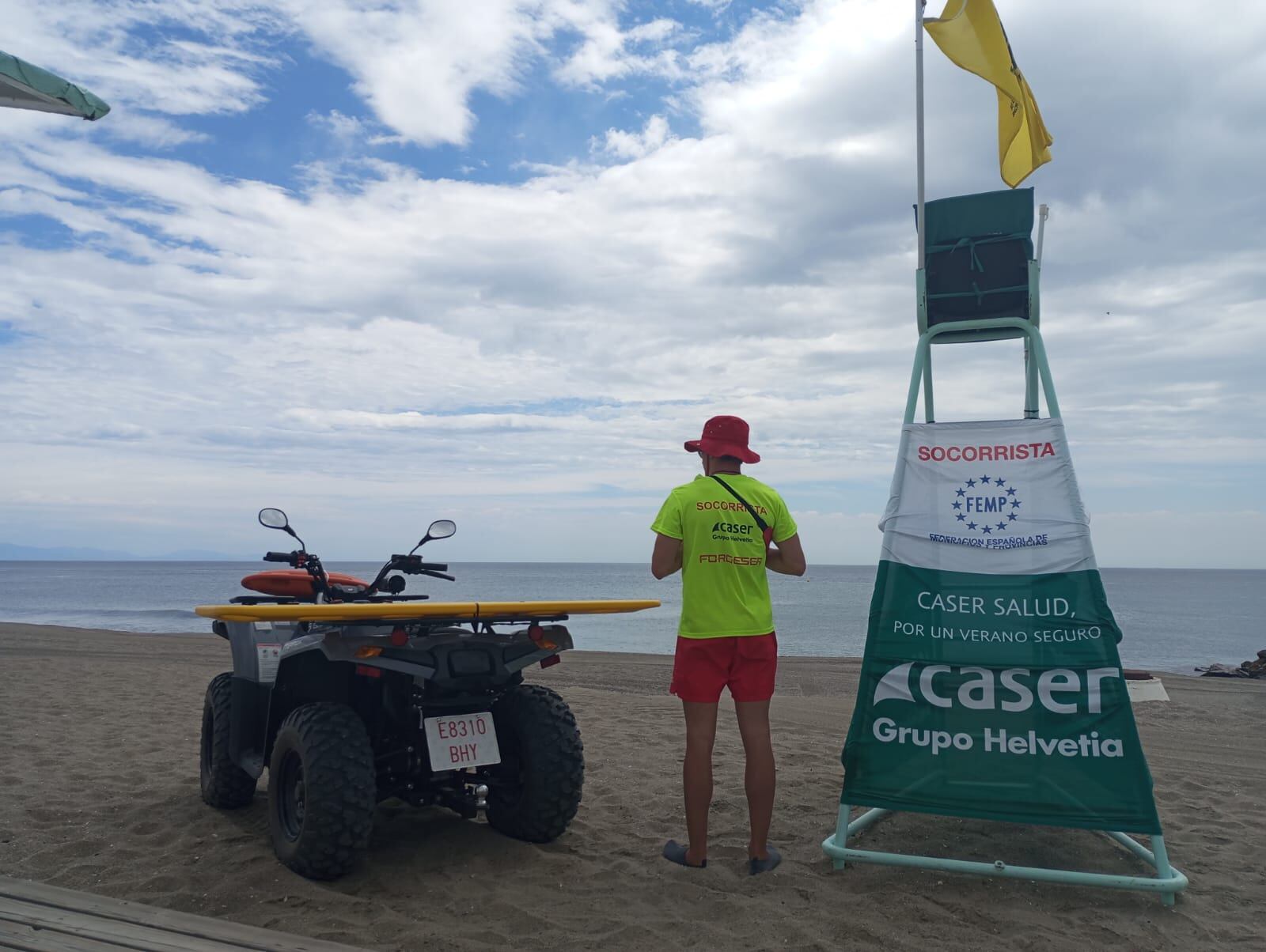 Socorristas en las playas de La Línea