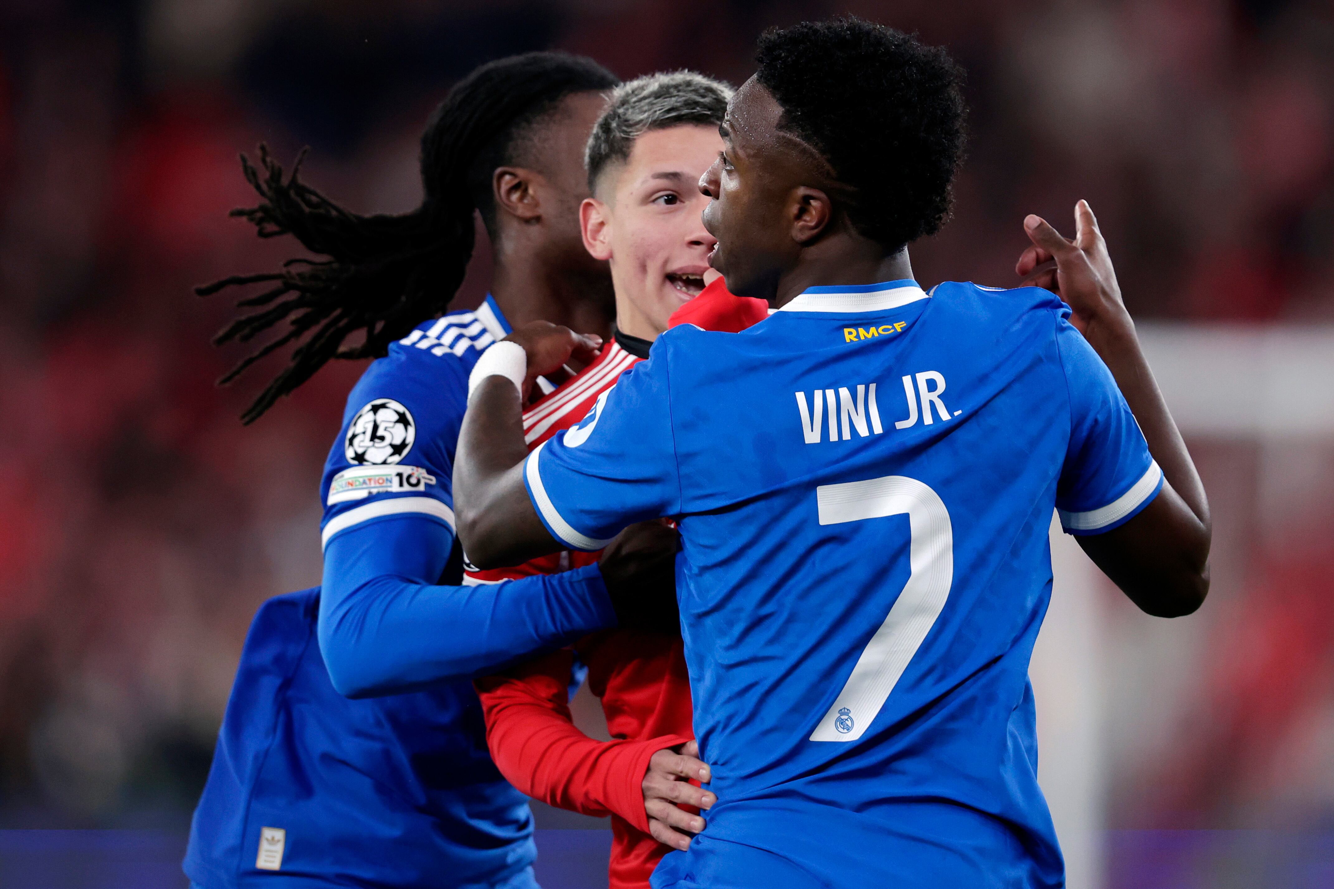 Vinicius y Prestianni, durante el Benfica-Real Madrid de la Champions League
