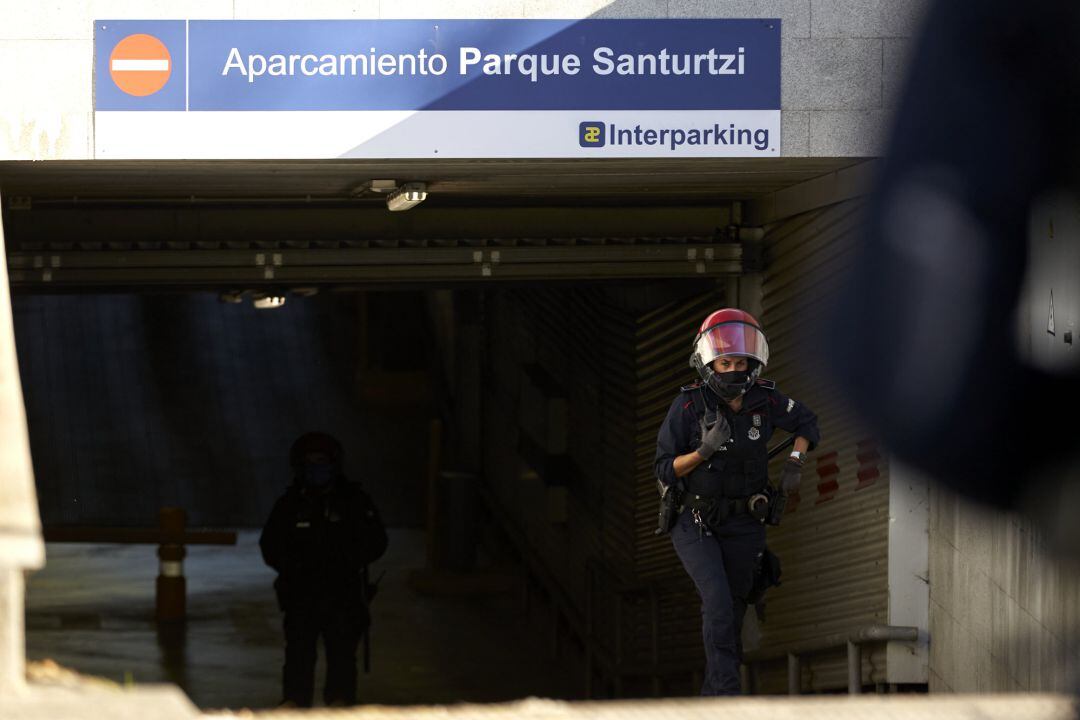 Agentes de la Ertzaintza, en una imagen de archivo