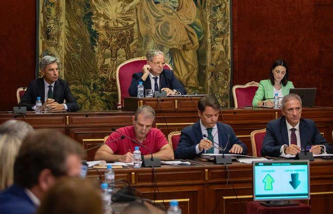 Salvador Fuentes preside un pleno en la Diputación Provincial de Córdoba