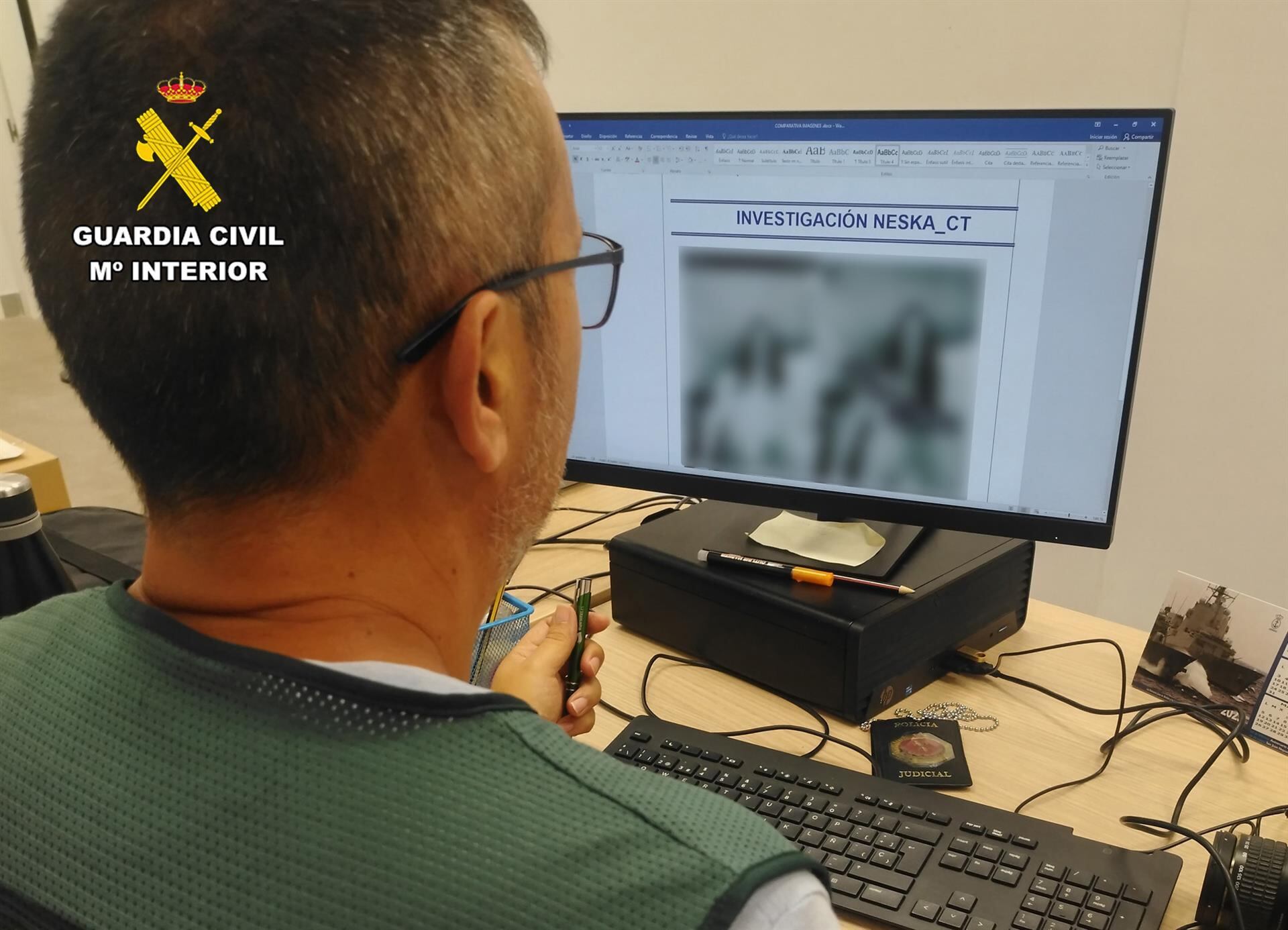 Un investigador de la Guardia Civil