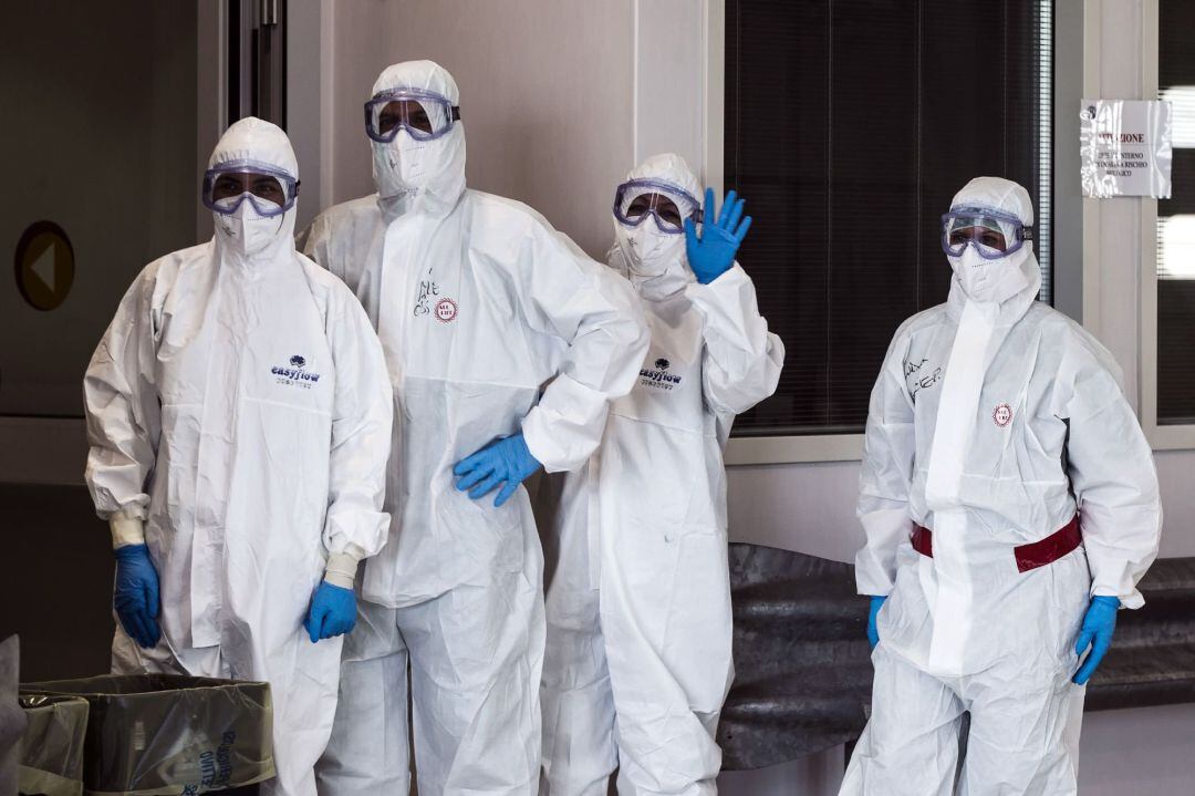 Los sanitarios mantienen, en el día a día, el buen trabajo para proteger a la sociedad.