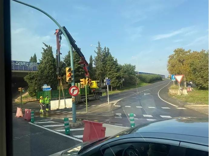 Imagen del acceso cerrado a Vía de Cintura desde la calle Aragón