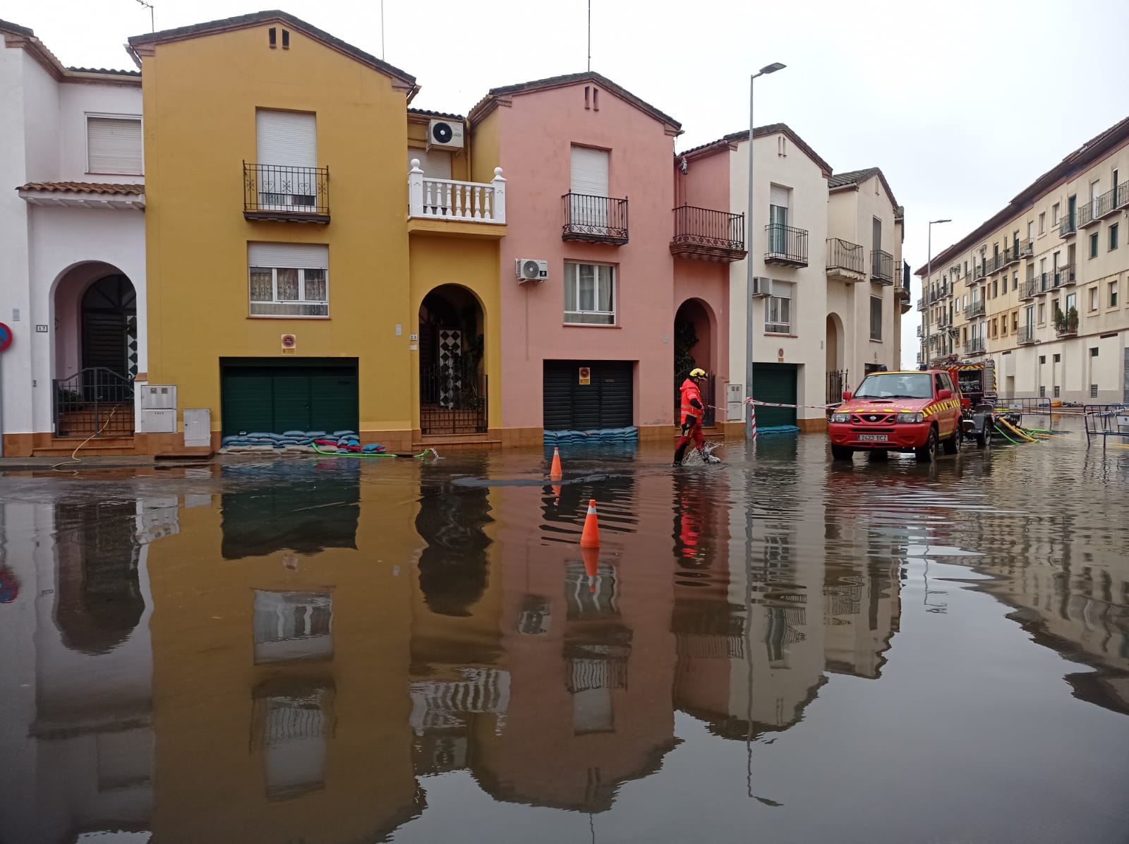 Calle Entretorres de Talavera anegada por el temporal