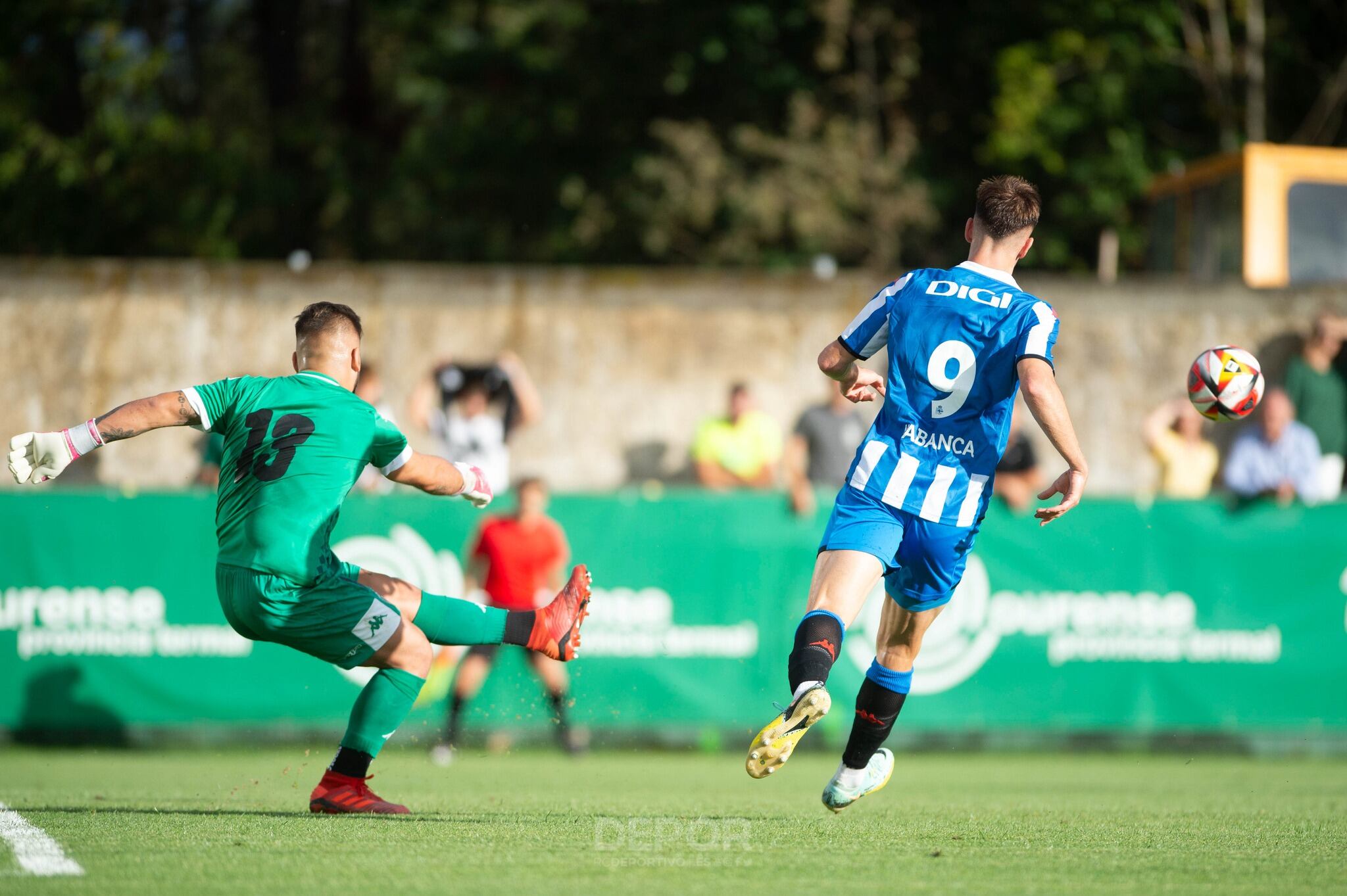 Amistoso de pretemporada entre Arenteiro y Deportivo de la Coruña disputado en agosto de 2023