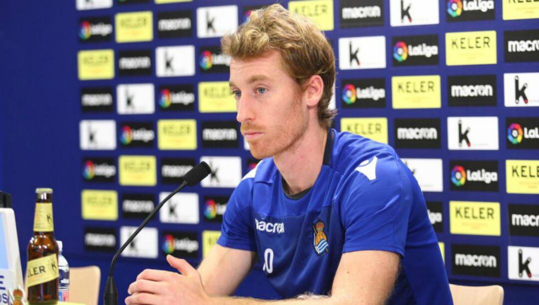 Zurutuza responde a las preguntas de los periodistas en Zubieta