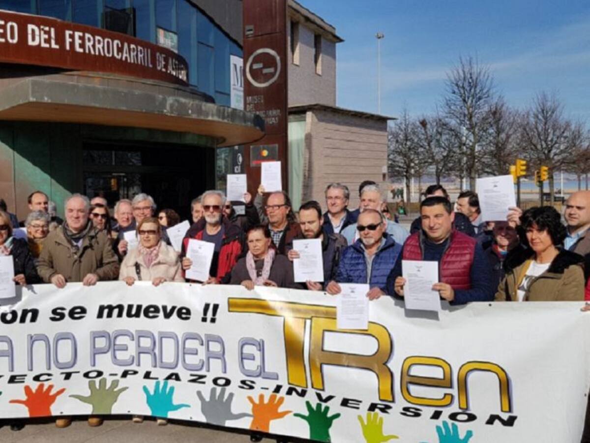 La plataforma por el plan de vías acusa a Sánchez de "reírse de Gijón"