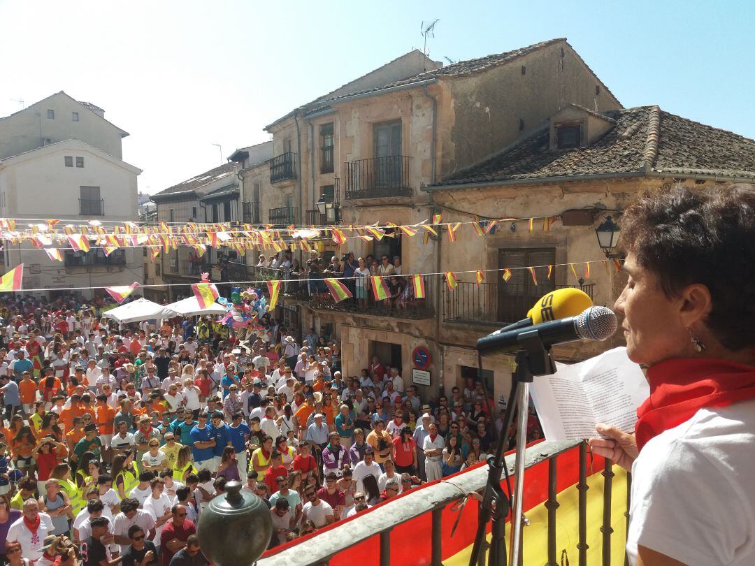 Estrella Martín durante el pregón de las fiestas de Los Santos Toros en Sepúlveda