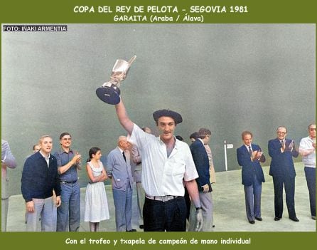 Garaita con el trofeo de campeón