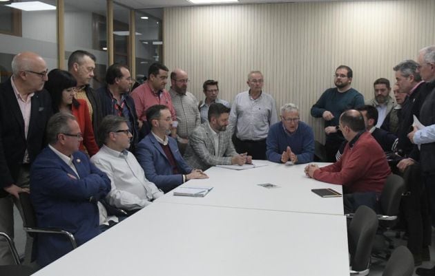 Reunión del alcalde Joan Ribó con falleros y Junta Central Fallera