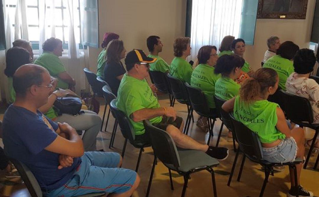 Trabajadores de Urbaser asisten a un pleno del Ayuntamiento. Foto de archivo. 