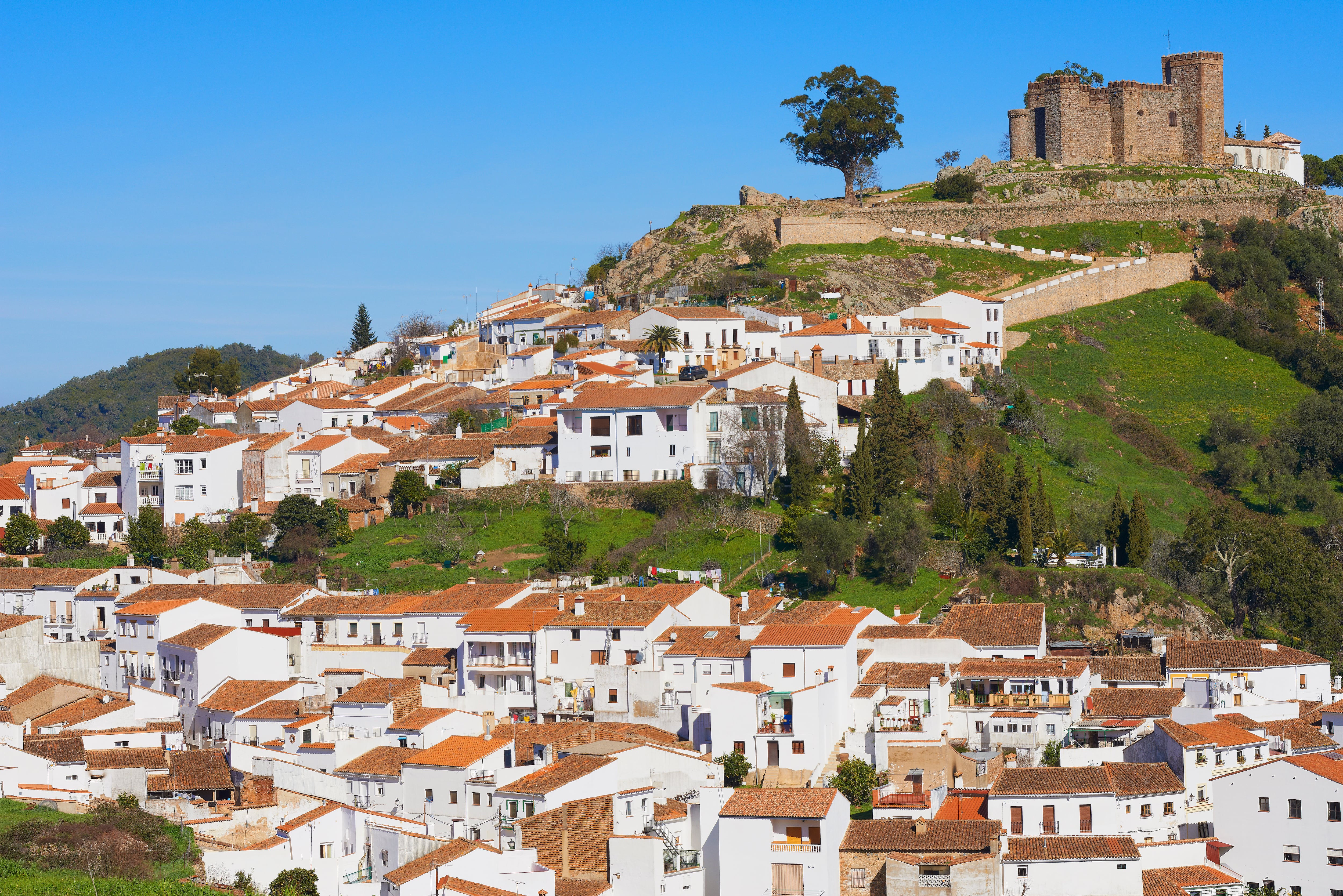 Cortegana, Castle, Sierra de Aracena y Picos Aroche natural park, Huelva province, Andalusia, Spain. (Photo by: Education Images/Universal Images Group via Getty Images)