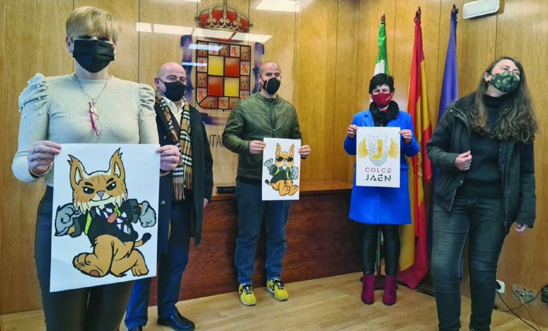 Presentacion del Ayuntamiento de Jaén al Ejército de la mascota e imagen del COLCE que se solicitaba