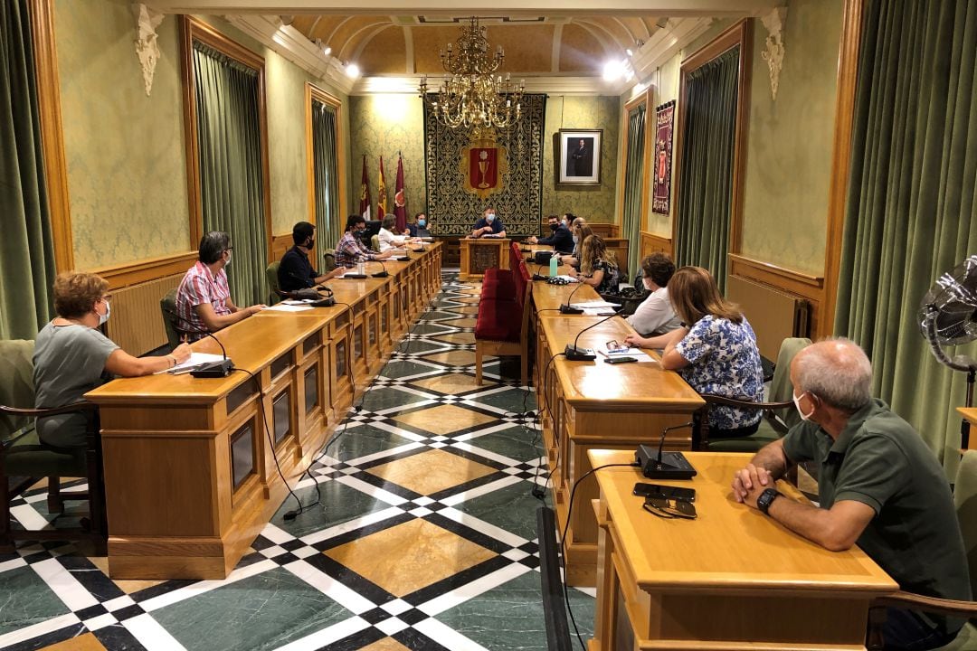 Reunión en el Ayuntamiento de Cuenca con AMPAS y directores de colegios