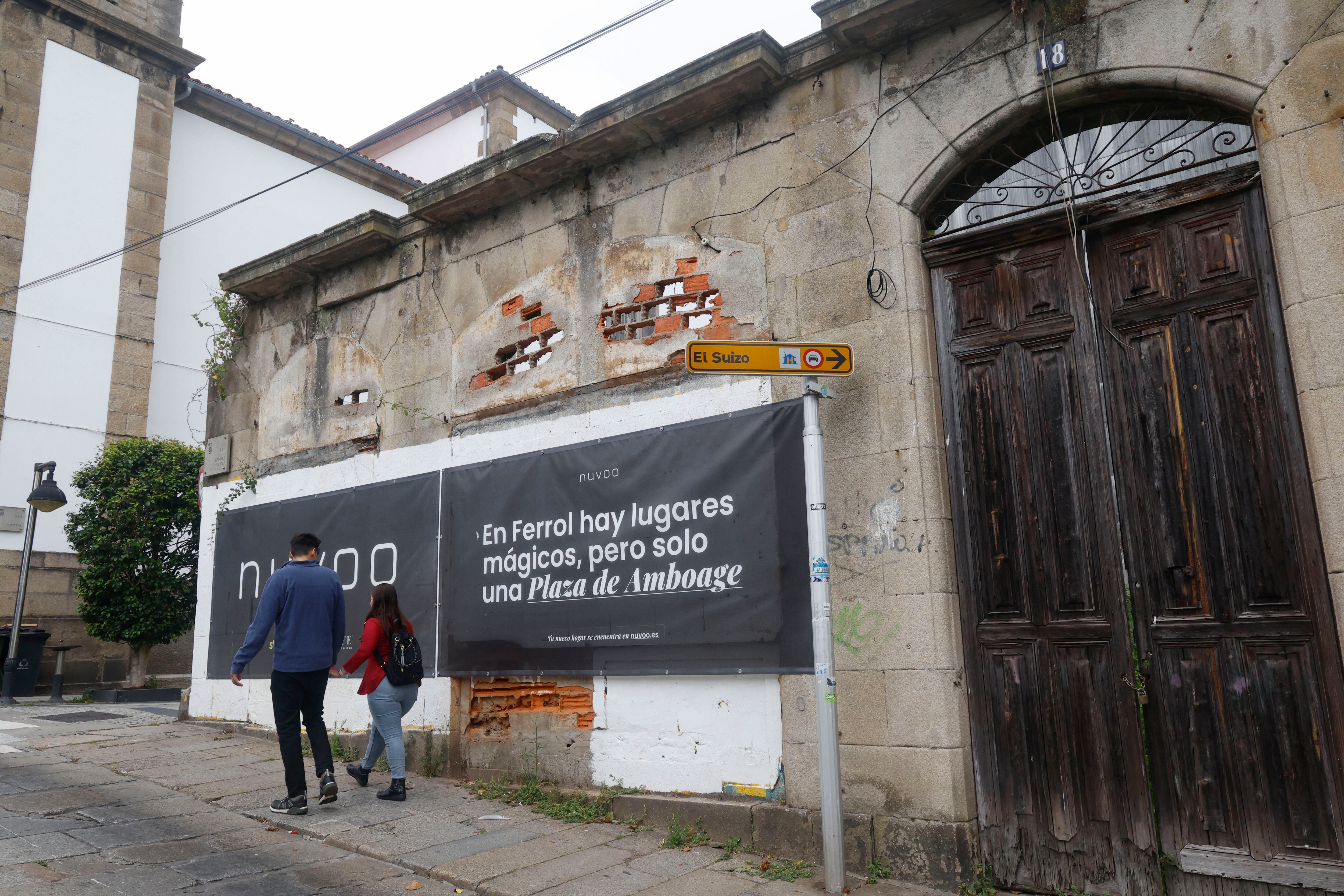 Varias promociones apuestan por levantar nuevos edificios en las últimas parcelas vacantes en el centro de Ferrol, como la de Nuvoo en la plaza de Amboage (foto: Kiko Delgado / EFE)
