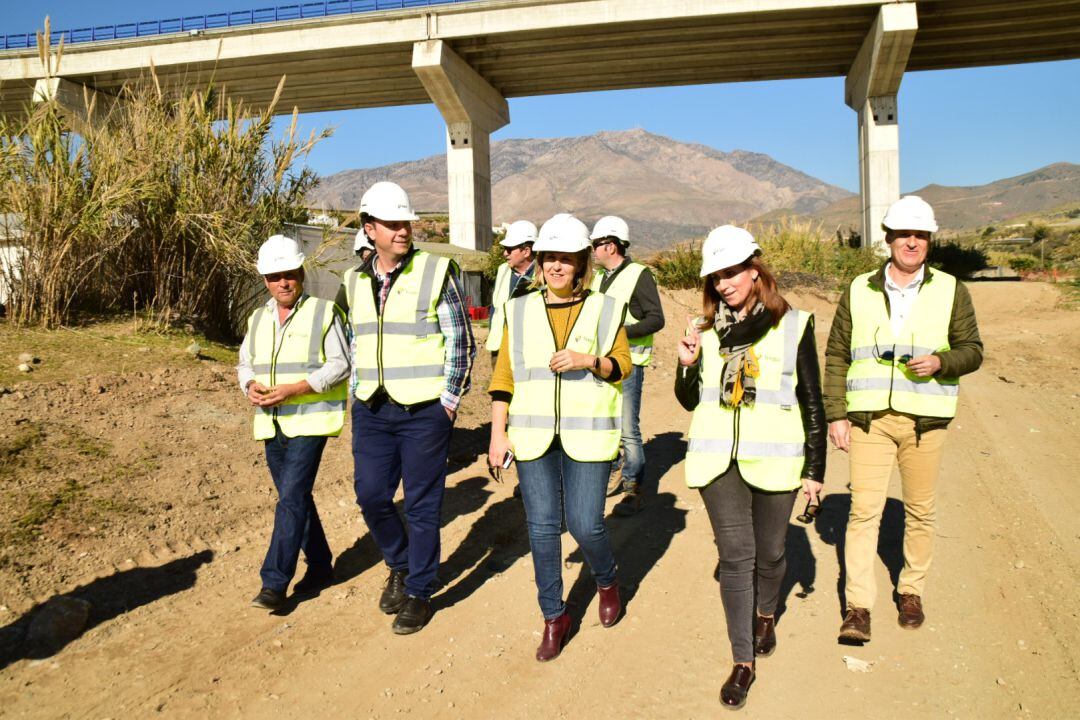 Los delegados de Medio Ambiente y Agricultura visitan la limpieza de ramblas en la Costa de Granada