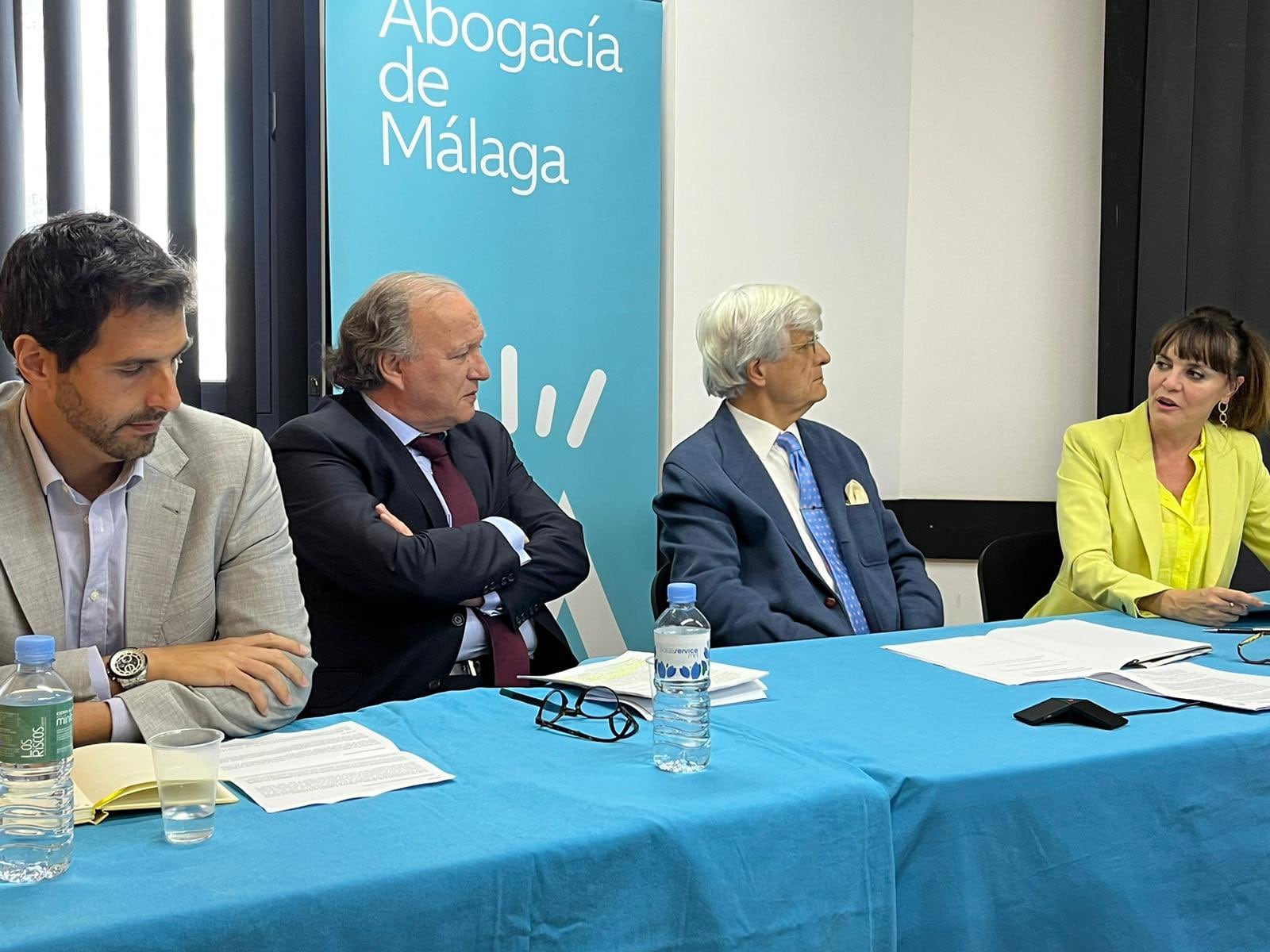 Francisco González Palma, abogado y asesor jurídico del Colegio de Administradores de Fincas de Málaga y Melilla; Álvaro Graciani, tesorero y asesor legal de la asociación AVVA (Asociación de Viviendas Turísticas Andaluzas); José Javier Díez Núñez, magistrado de la Audiencia Provincial de Málaga y Carmen Jiménez, coordinadora de la sección de Derecho Turístico de la Abogacía de Málaga han participado en esta mesa redonda