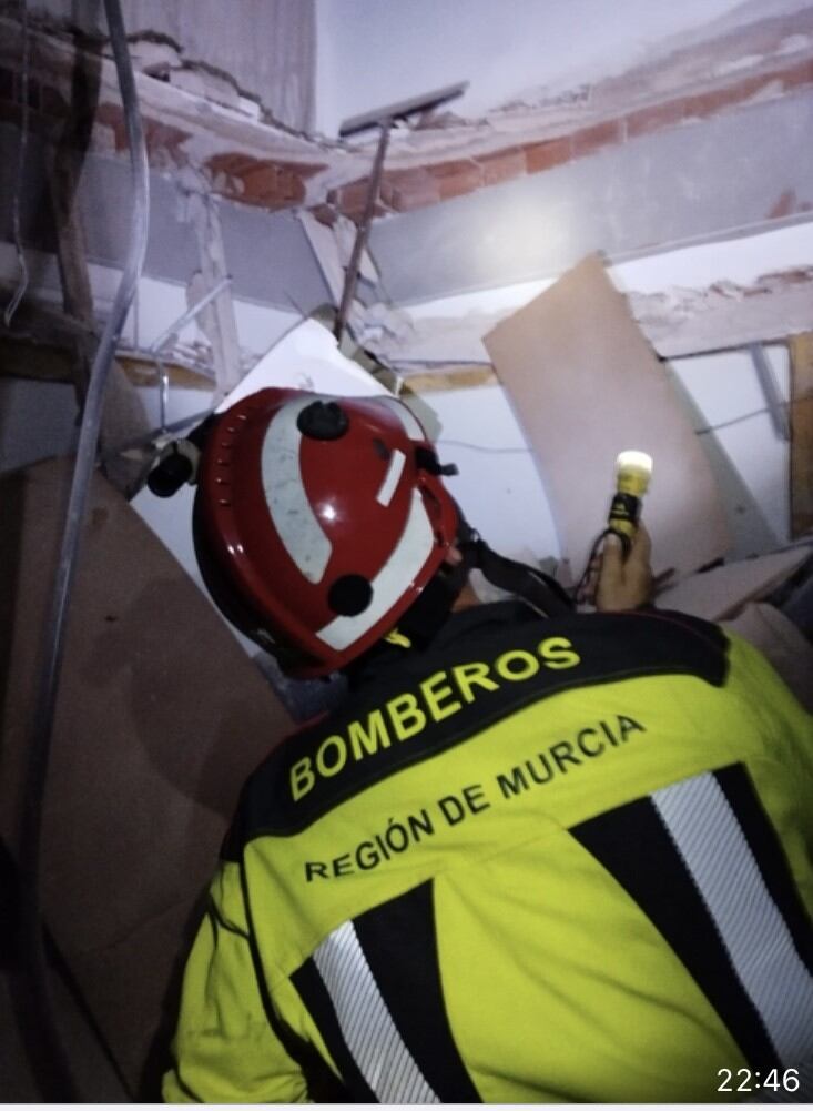 Se derrumban tres habitaciones de un edificio en obras en la Unión