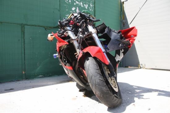 La moto en què viatjava la víctima mortal d'un accident a Bordils aquest 2014