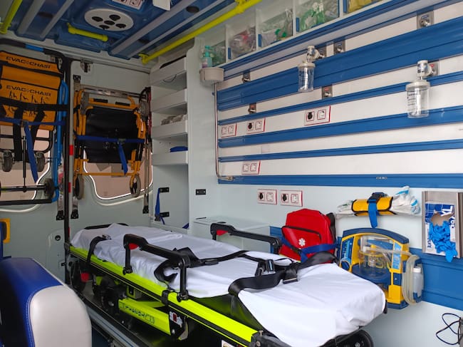 Interior de una ambulancia del Grup La Pau