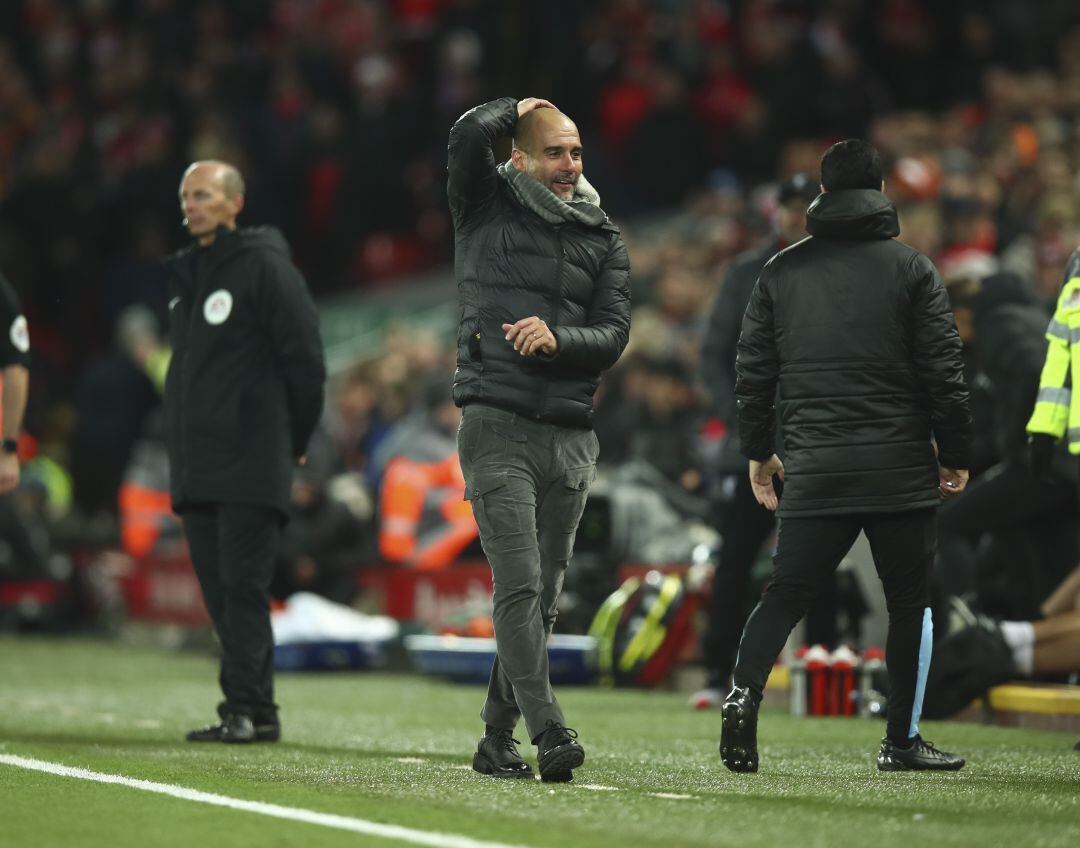 Guardiola protesta una acción del encuentro