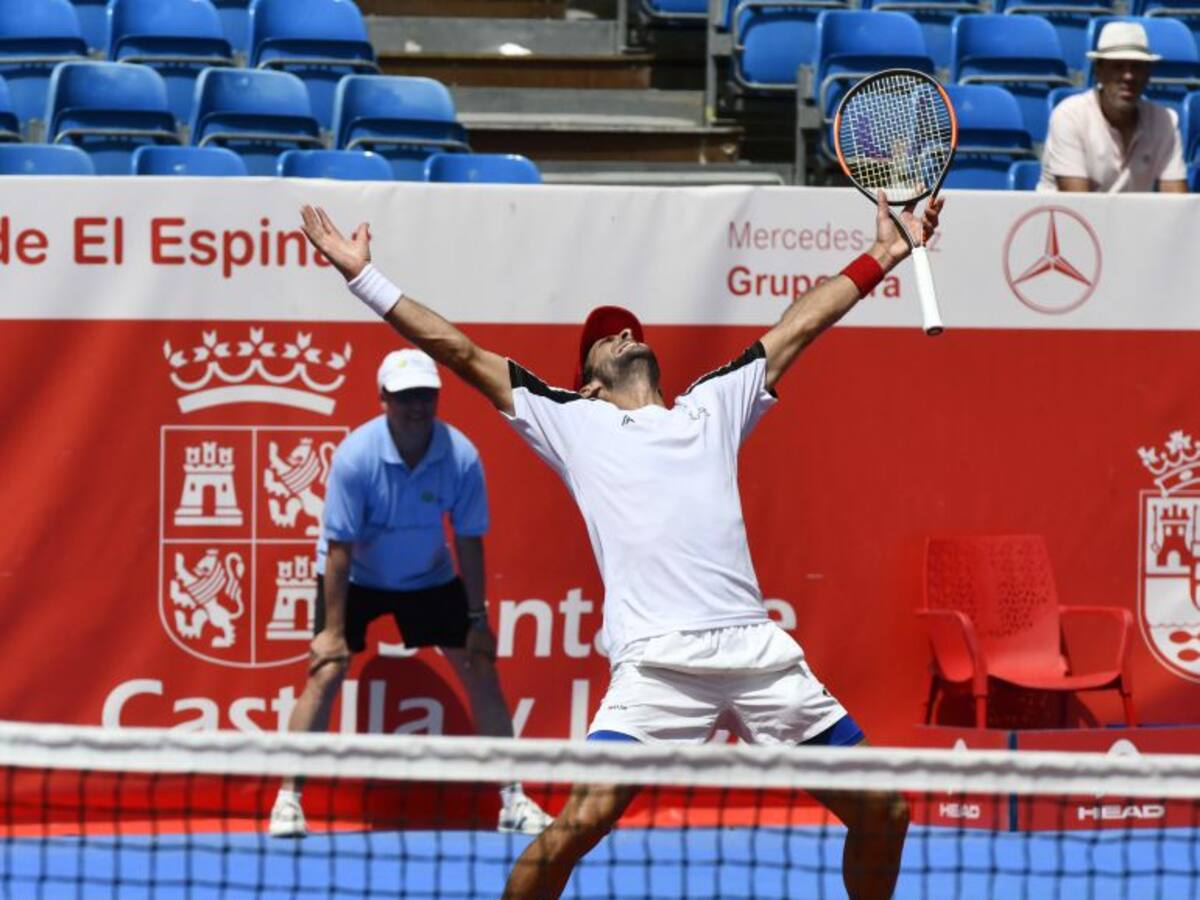 Adrián Menéndez y Ugo Humbert lucharán por el título en El Espinar
