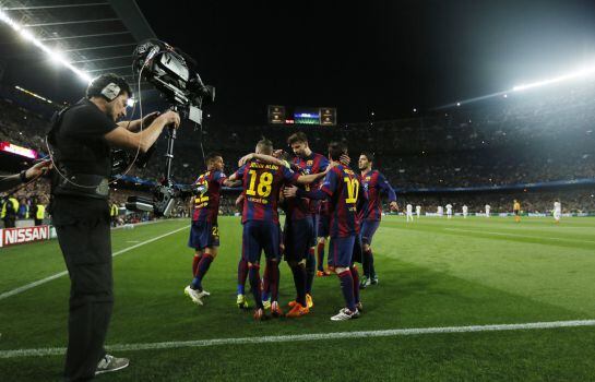 Los jugadores del Barcelona celebran uno de los goles de Neymar.