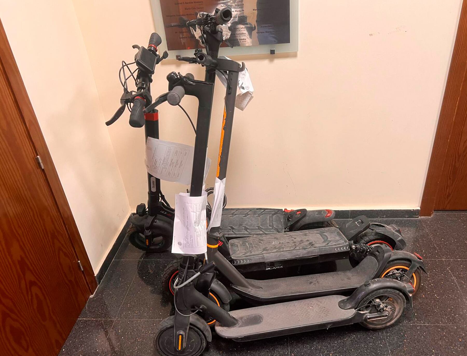 Algunos de los patinetes inmovilizados por la Policía Local