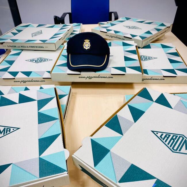 Cajas de pizza de La Roma en las dependencias policiales