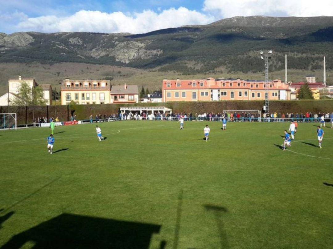 Un partido del CD La Granja en el campo de El Hospital