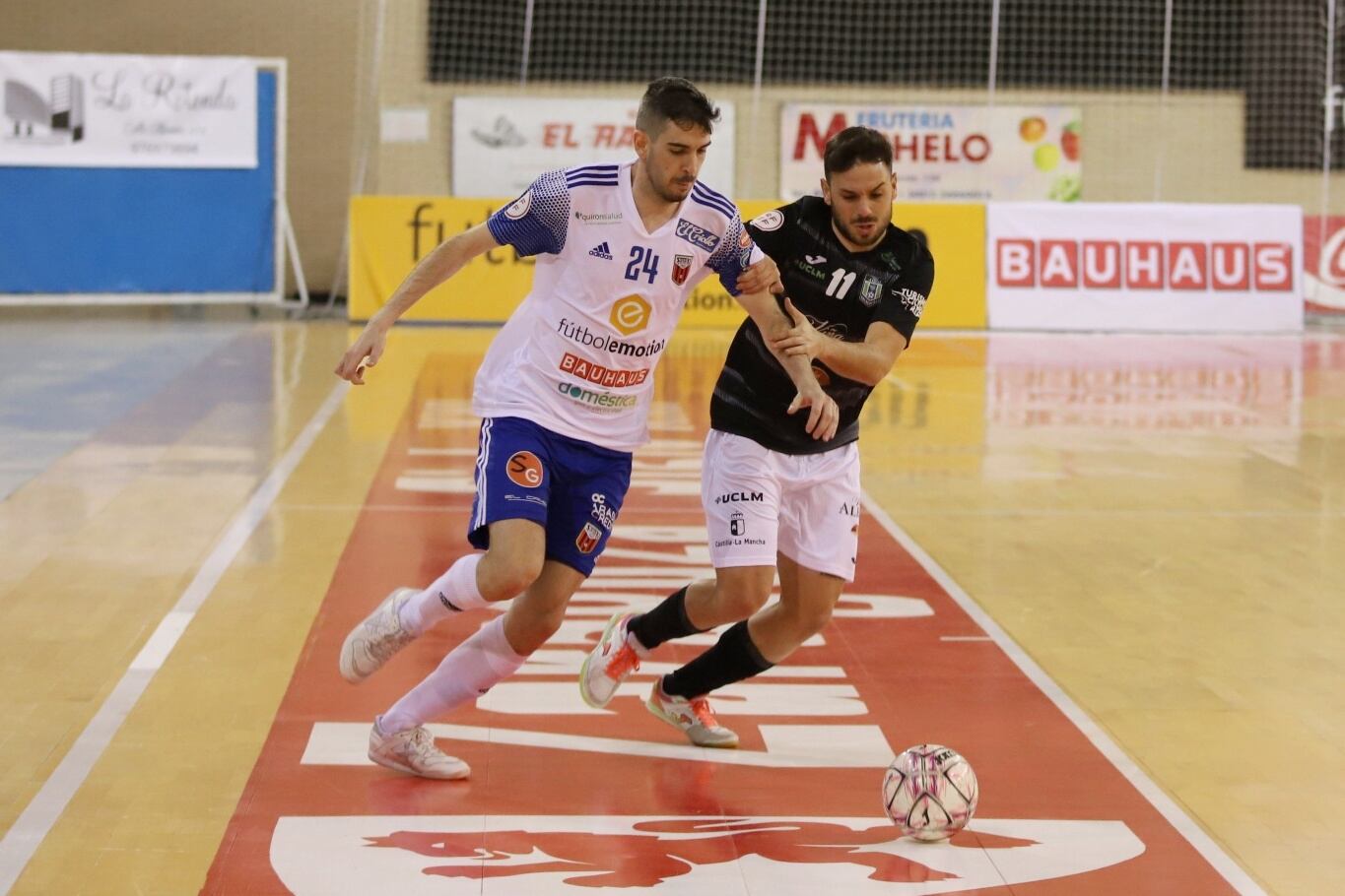 Imagen de uno de los momentos del encuentro entre Futbol Emotion Zaragoza y Viña Albali Valdepeñas, correspondiente a la Jornada 13 de la Temporada 2021-2022