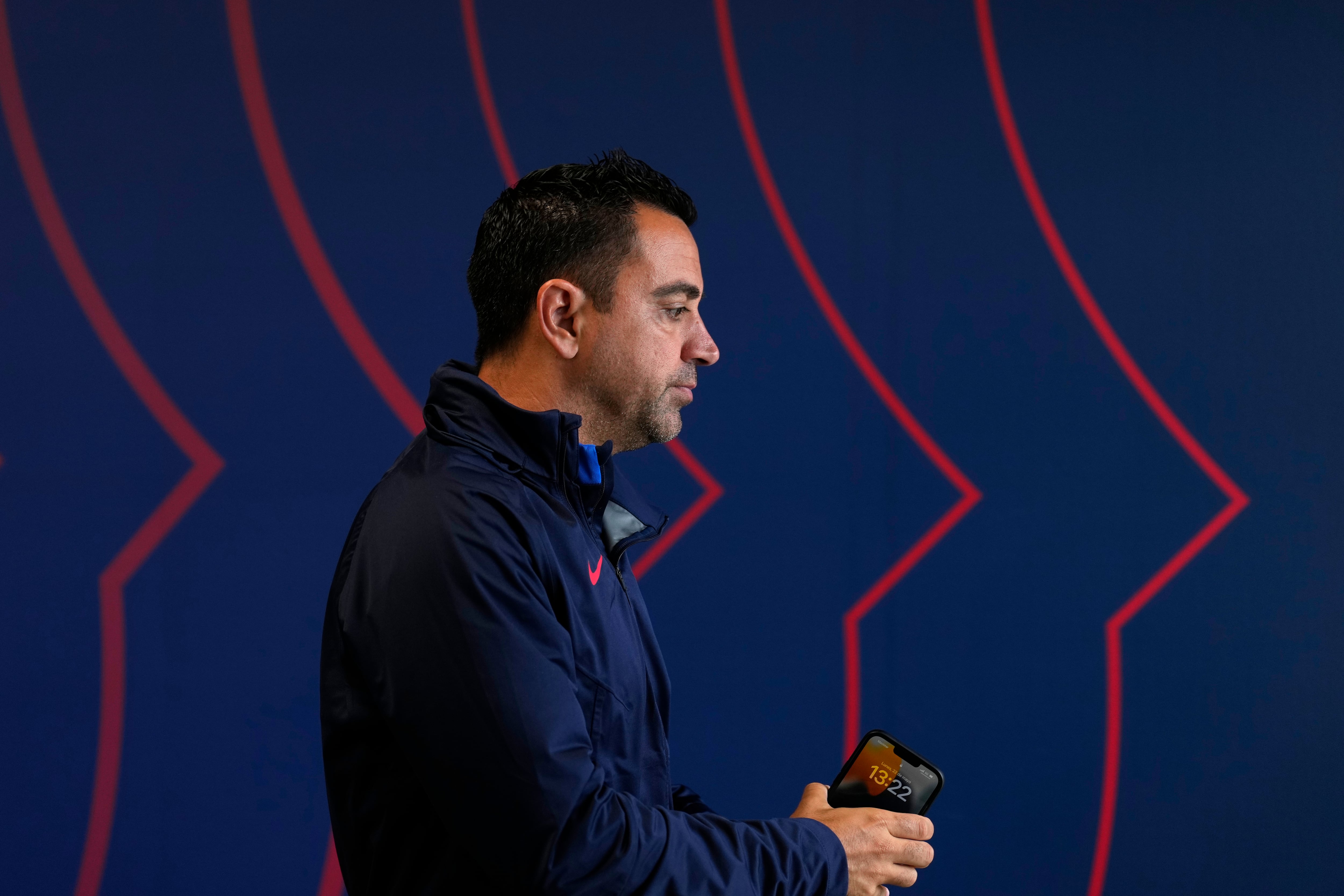 GRAFCAT626. BARCELONA, 22/05/2023.- El entrenador del FC Barcelona, Xavi Hernández, durante la rueda de prensa posterior al entrenamiento que el equipo azulgrana ha realizado en la ciudad deportiva Joan Gamper para preparar el partido de LaLiga que mañana disputará ante el Real Valladolid. EFE/Alejandro García
