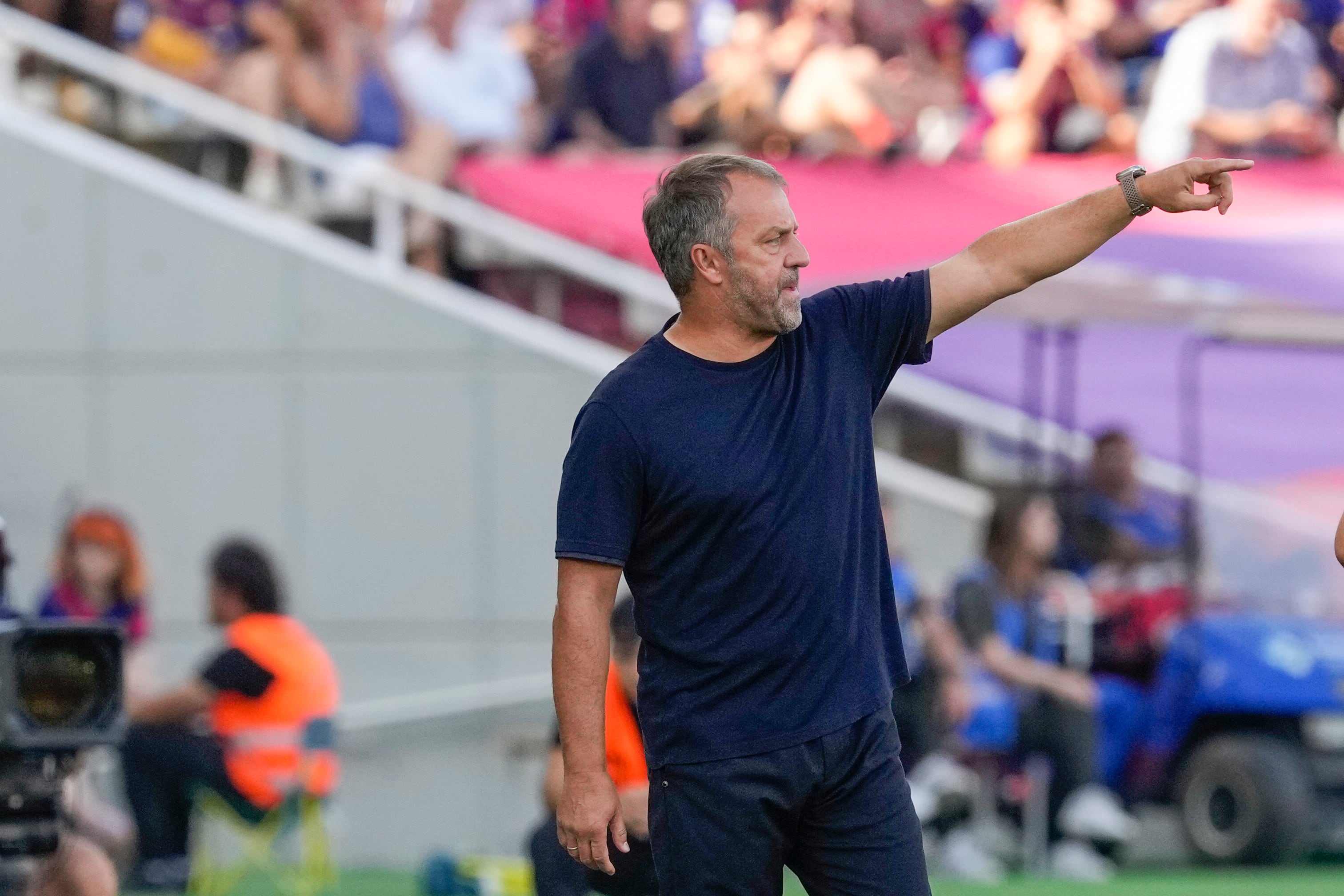 El entrenador del Barcelona, el alemán Hansi Flick, durante el partido de LaLiga ante el Real Valladolid