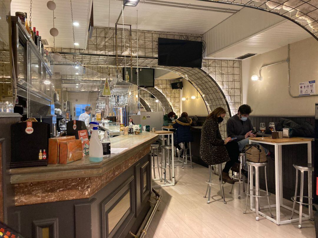 Interior del bar El Pregón, junto a la Diputación Foral de Álava