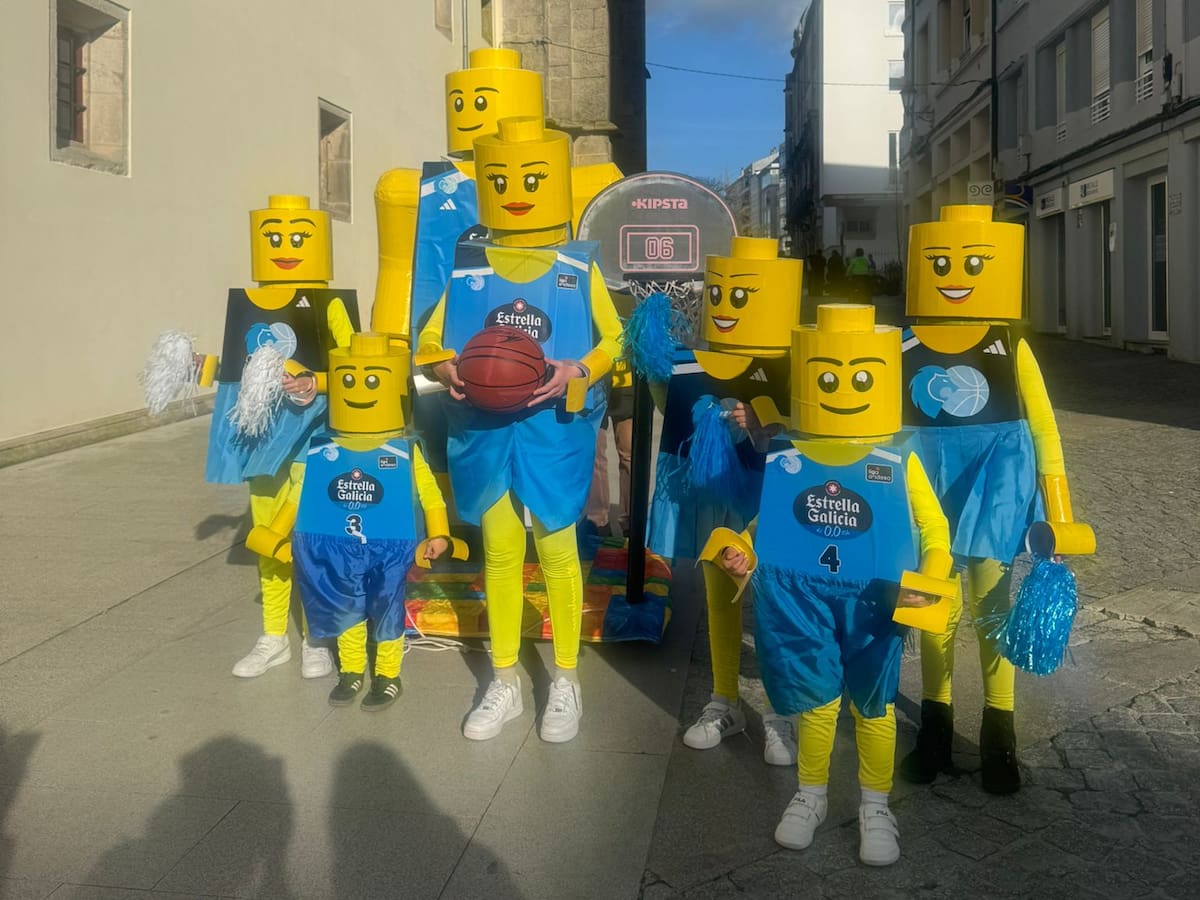 "Lo que os propongáis lo conseguiréis": Las tiernas palabras de la comparsa infantil 'Lego Breogán' a Casimiro