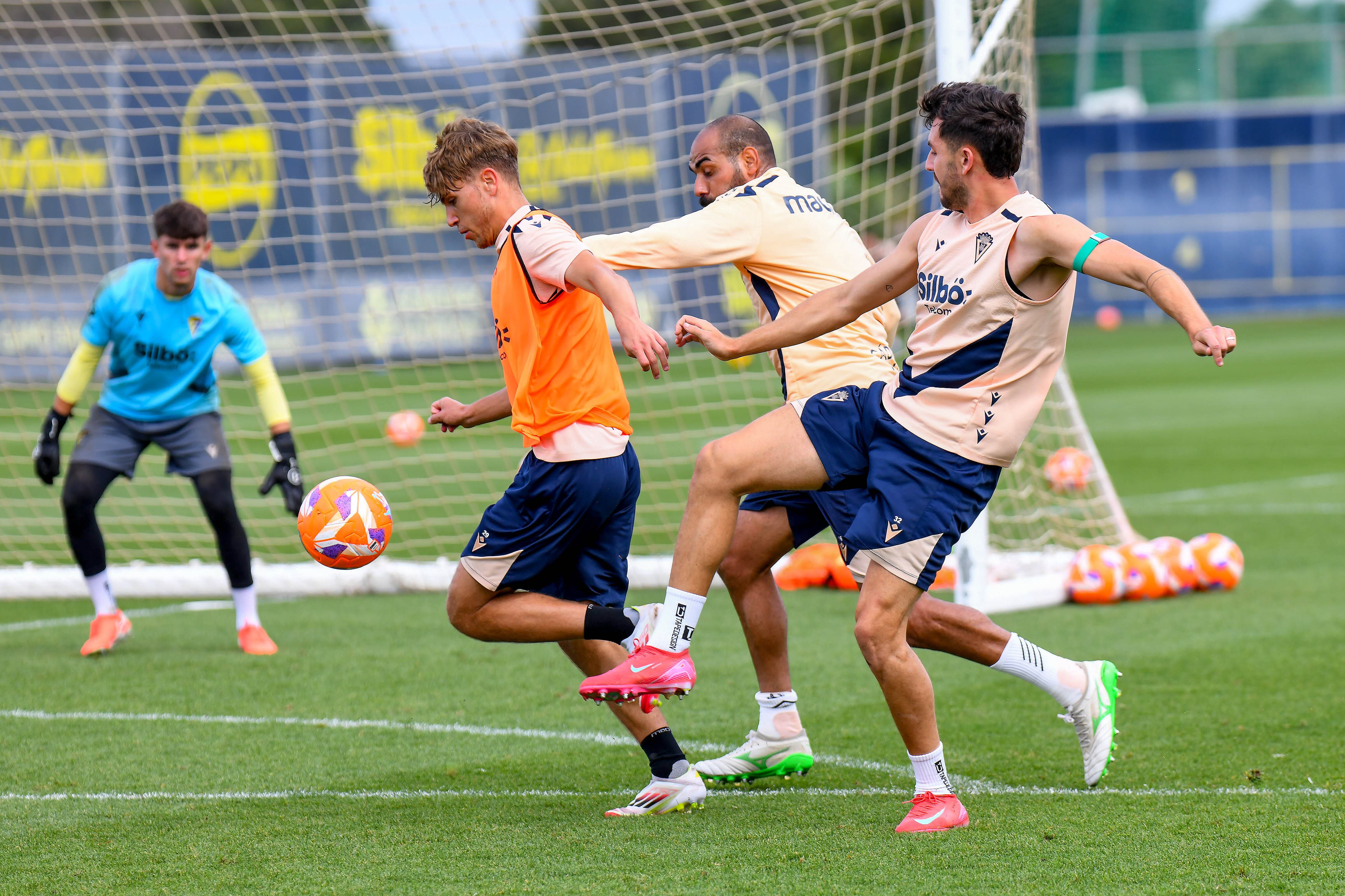 De la Rosa, Fali y Víctor Chust, en un entrenamiento en la Ciudad Deportiva.