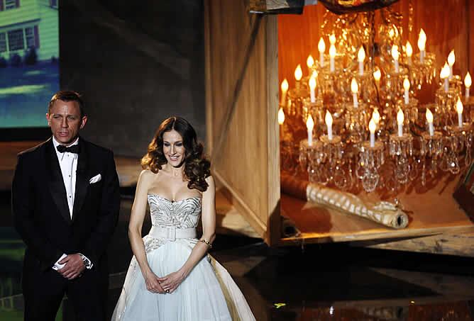 Los mejores momentos de la 81ª edición de los Oscar. Sarah Jessica Parker y Daniel Craig entregando uno de los galardones
