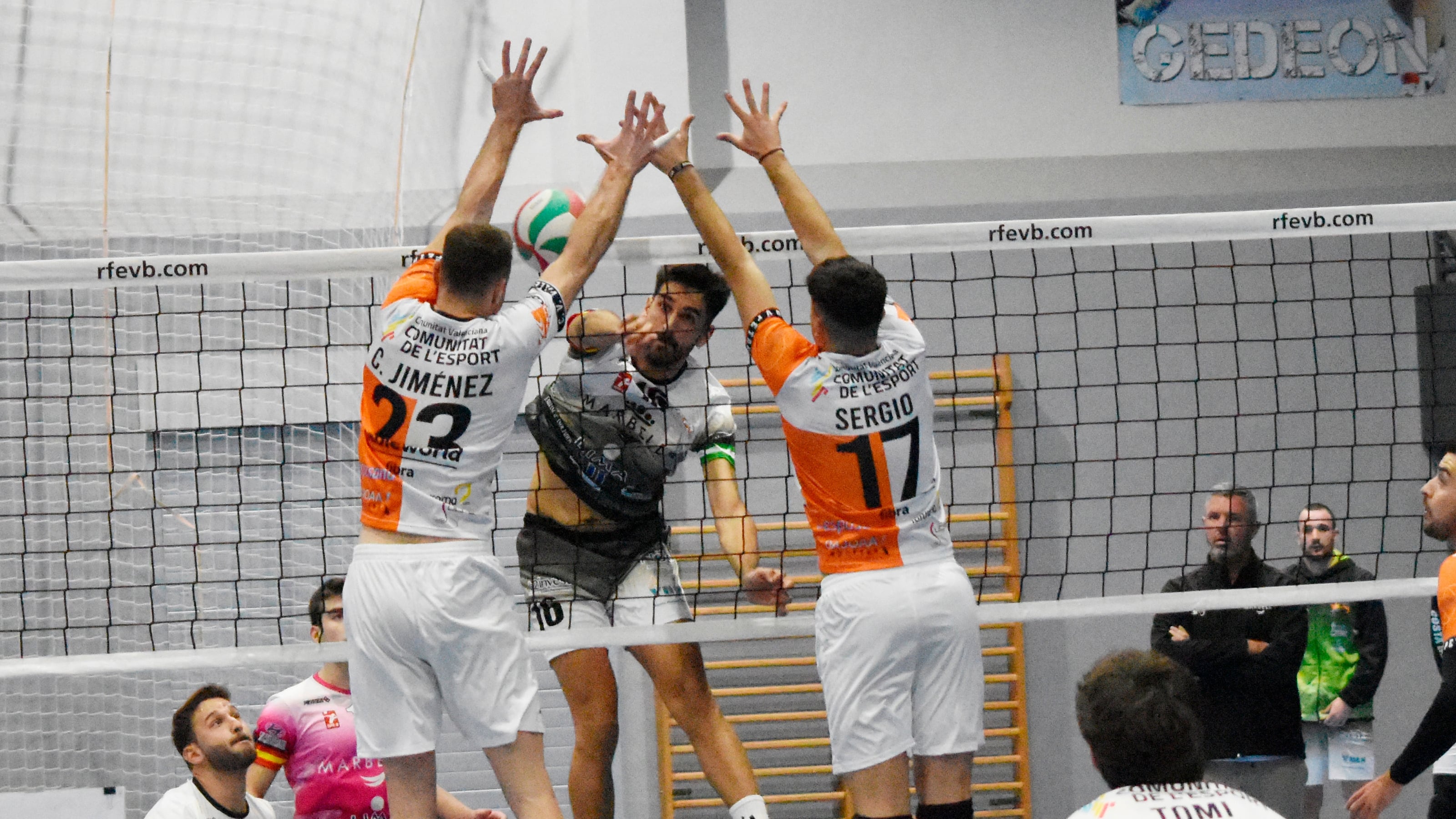 El Cableword Volei Villena Petrer no tuvo problemas para superar a su rival