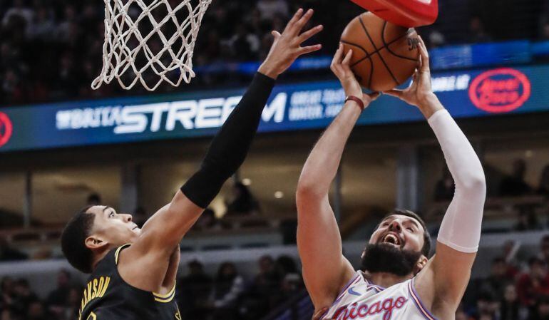 Nikola Mirotic, durante un partido en Chicago ante Los Ángeles Lakers