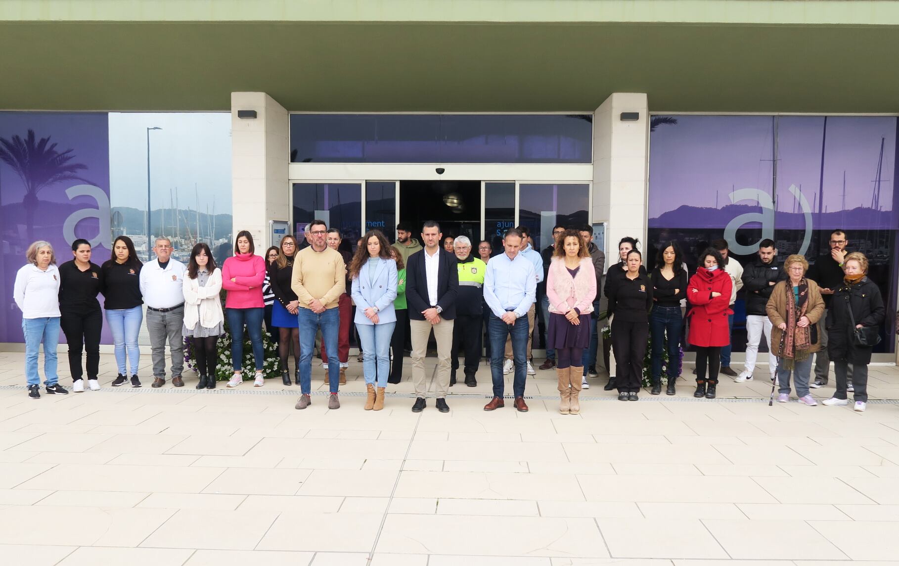 Imagen del minuto de silencio en Sant Antoni
