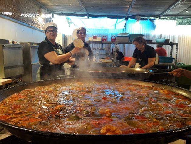 Cocina en una barraca en Fiestas de Primavera