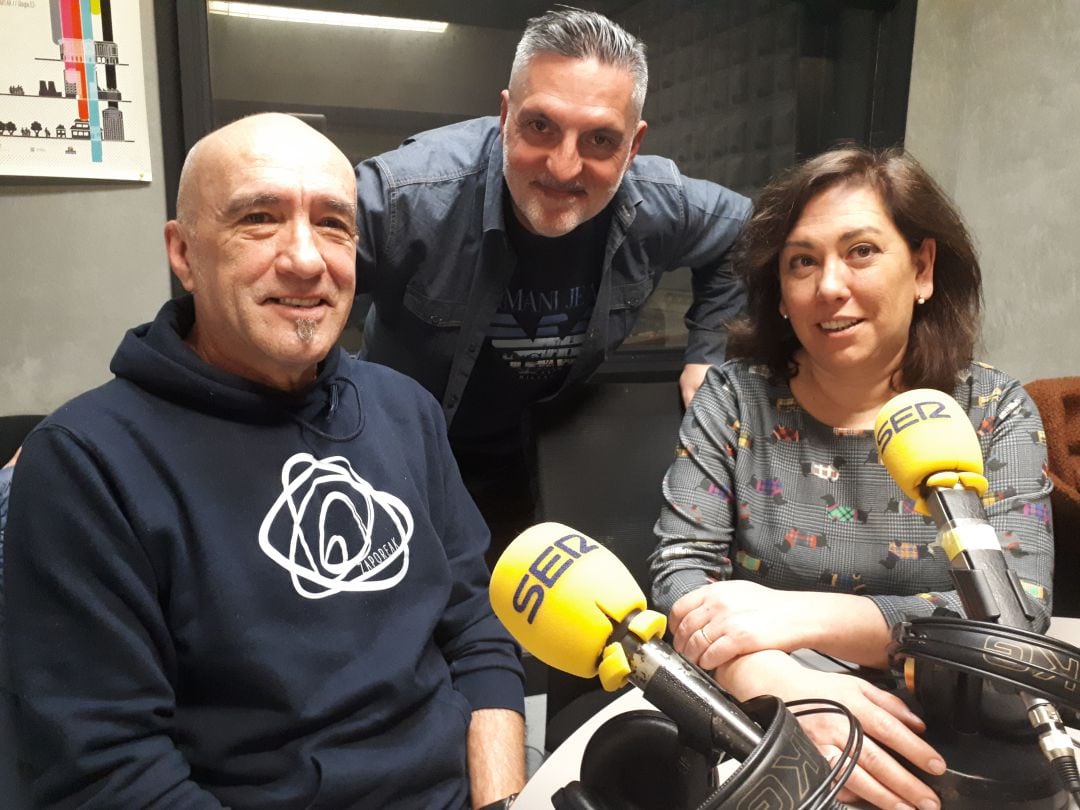 Efrén Flores, Juanma Cano y Mireia Alonso en los estudios de Radio Eibar