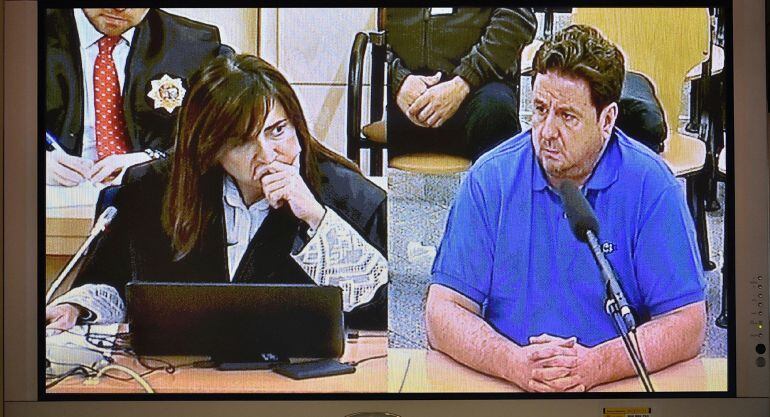 Imagen del monitor en la sala de prensa de la Audiencia Nacional en San Fernando de Henares con la declaración del exconcejal del PP en Majadahonda José Luis Peñas.